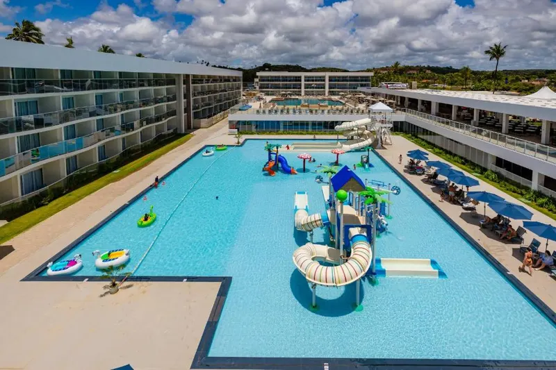 Piscina com toboáguas do Grand Oca Maragogi Resort