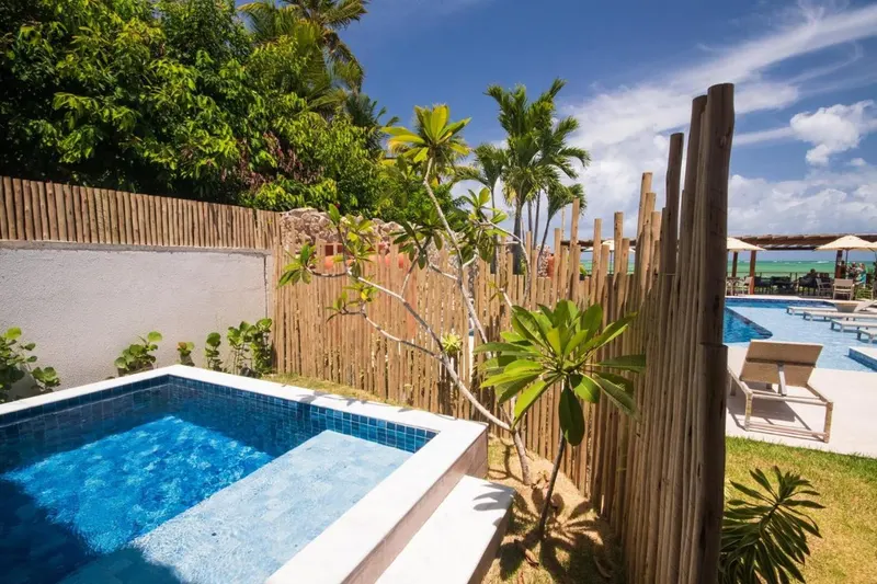 Piscina do hotel