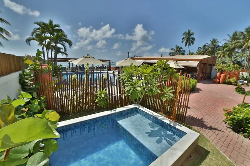 Piscina do hotel