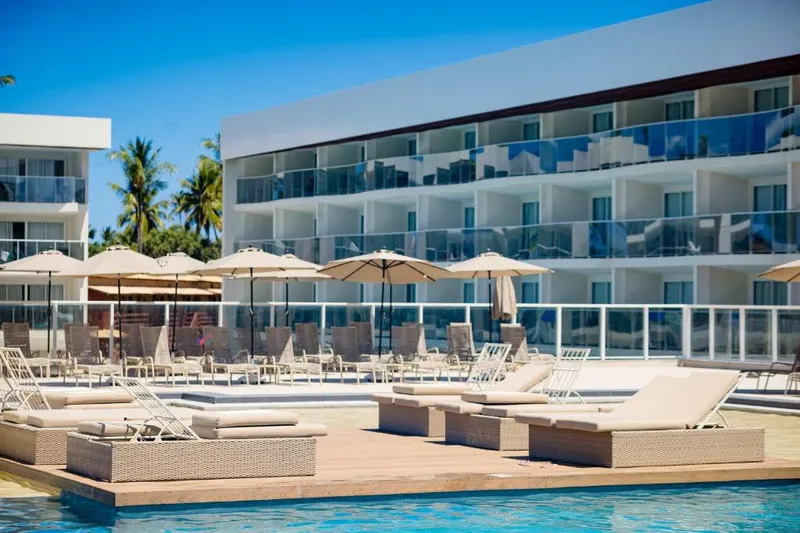 Piscina do resort