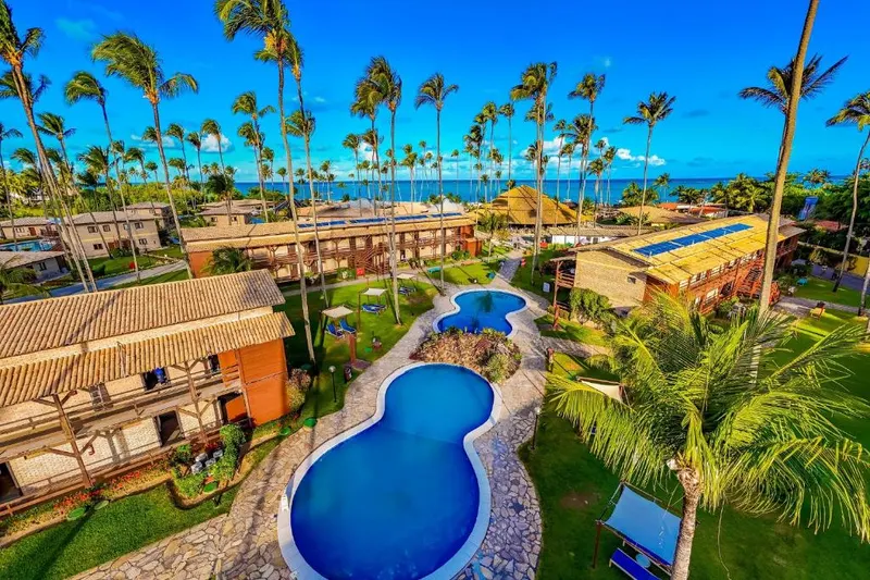 Piscina do resort