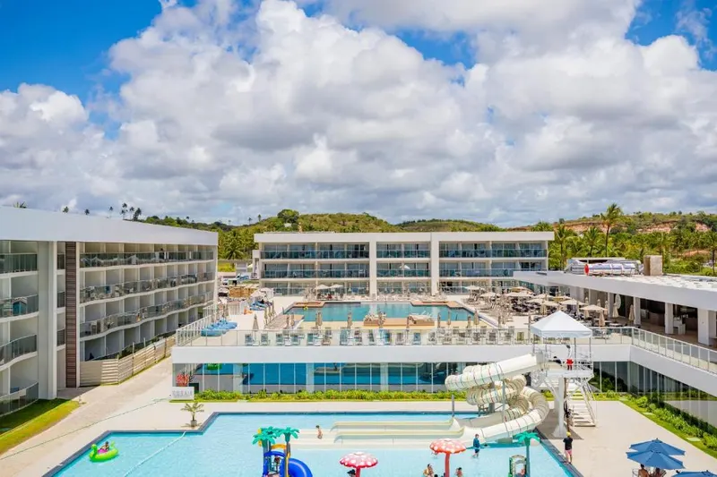 Piscina do resort