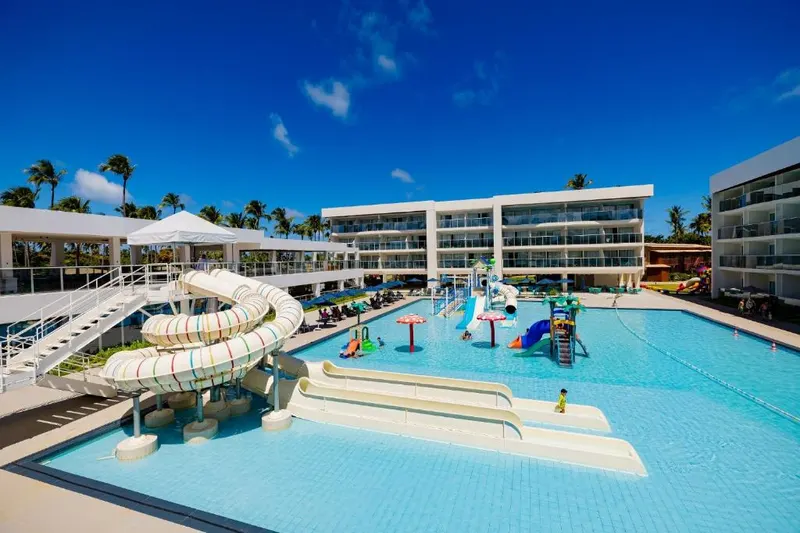Piscina do resort