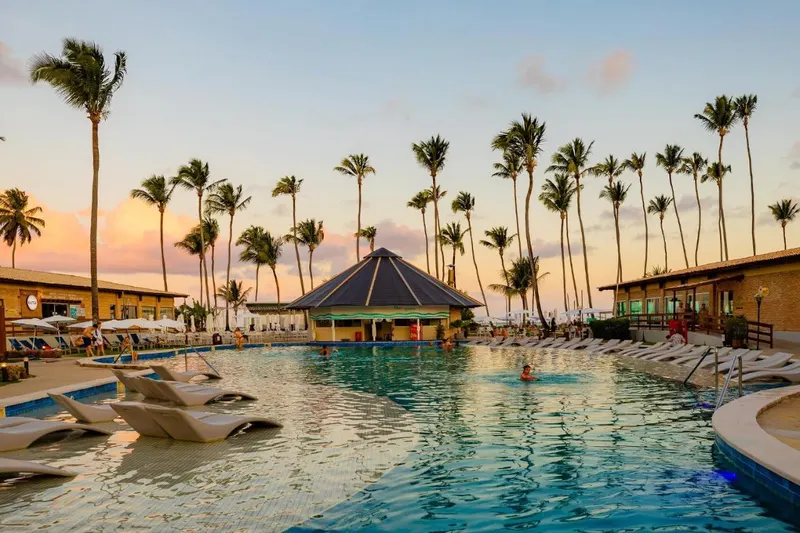 Piscina do resort