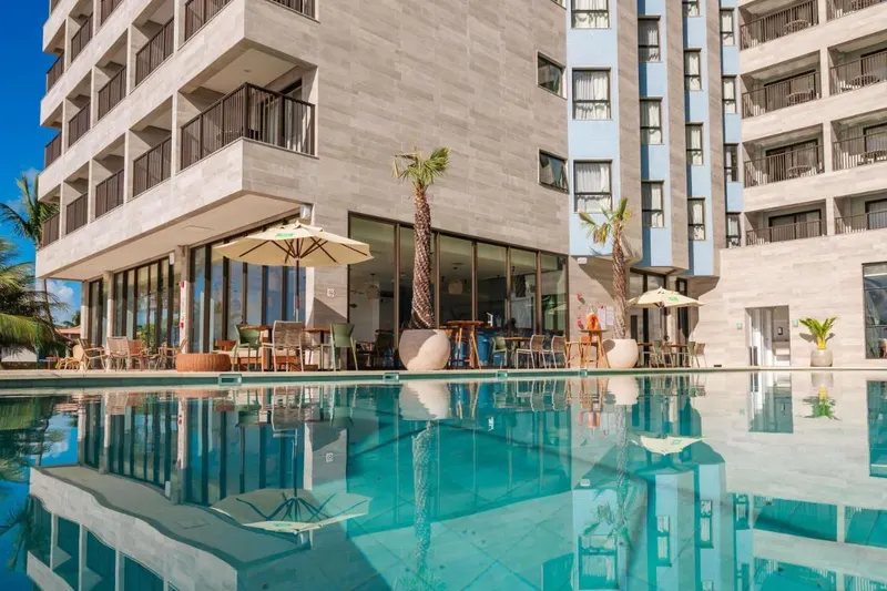 Piscina do hotel