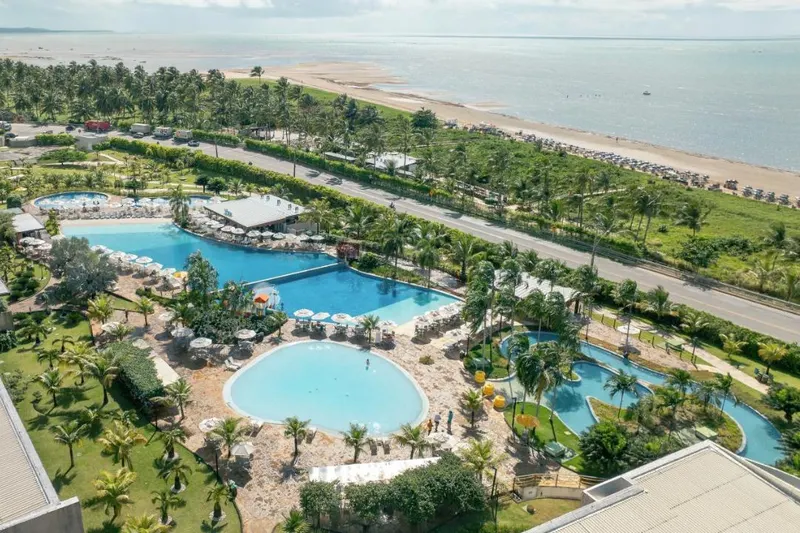 Piscina do resort