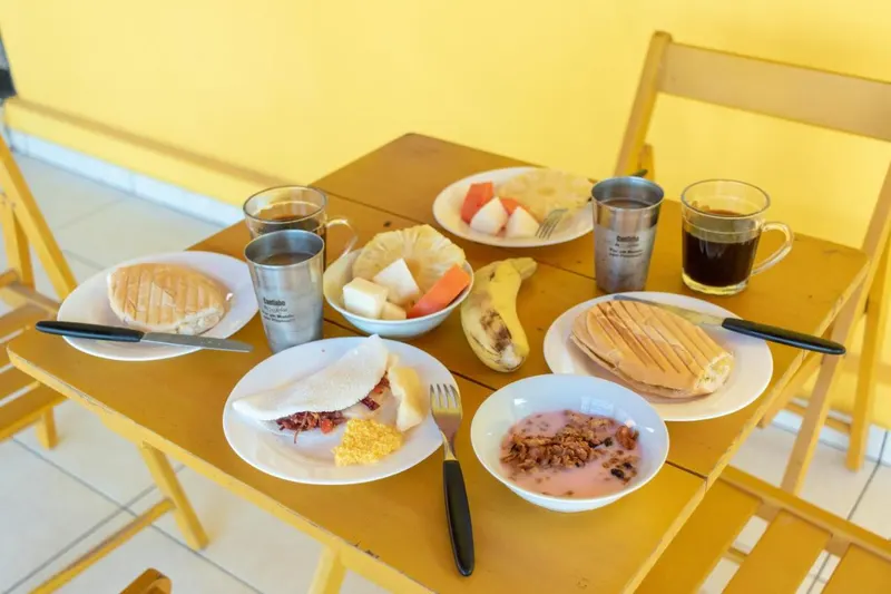 Café da manhã e refeições da pousada