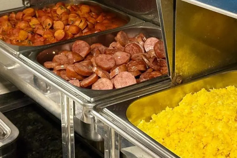 Café da manhã e refeições da pousada