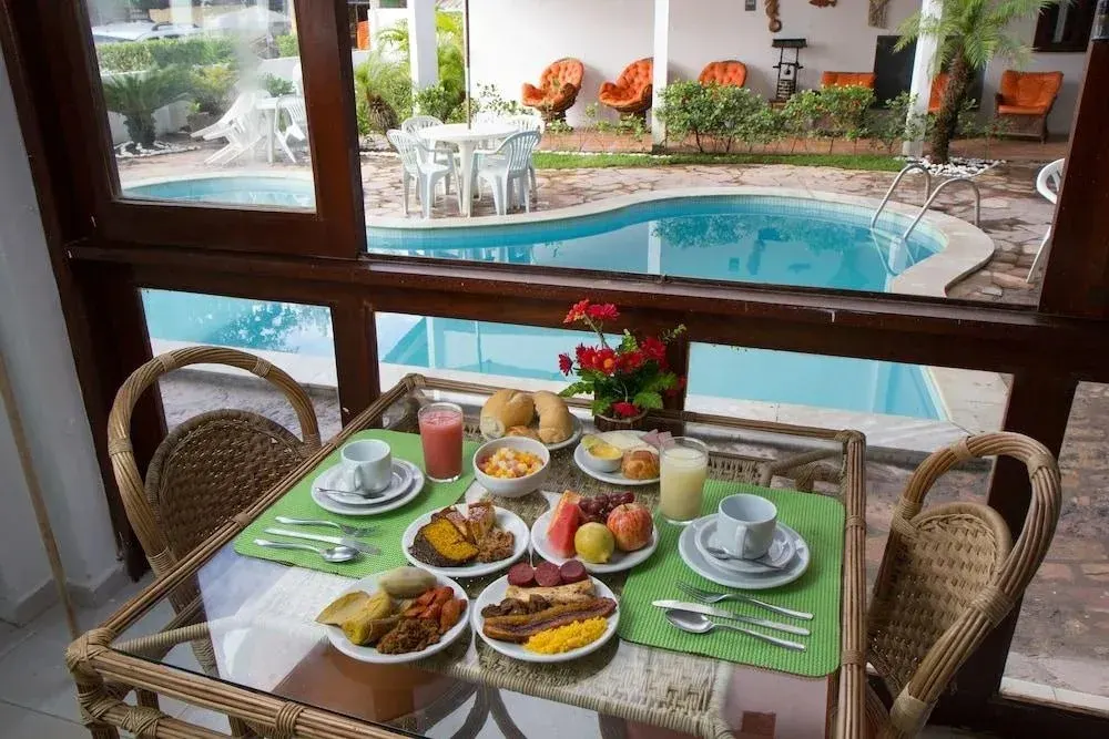 Café da manhã e refeições da pousada