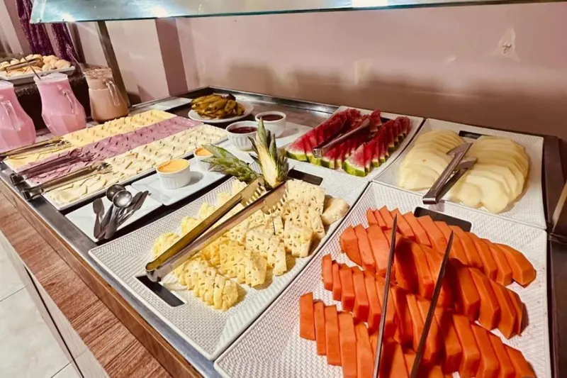 Café da manhã e refeições da pousada