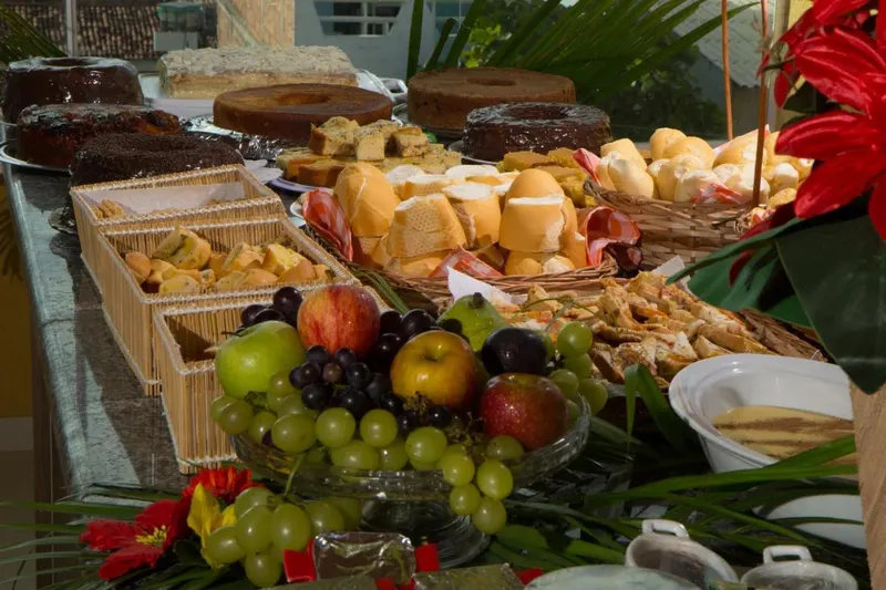 Café da manhã e refeições da pousada