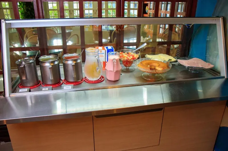 Café da manhã e refeições da pousada