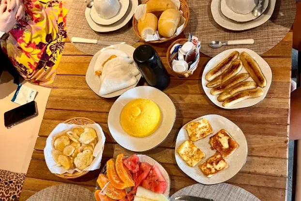 Café da manhã e refeições da pousada