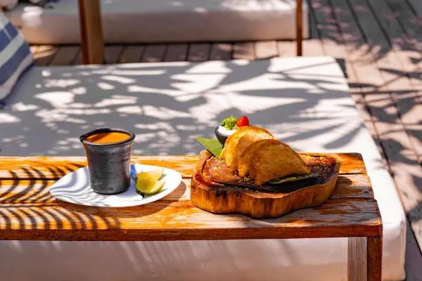 Café da manhã e refeições da pousada