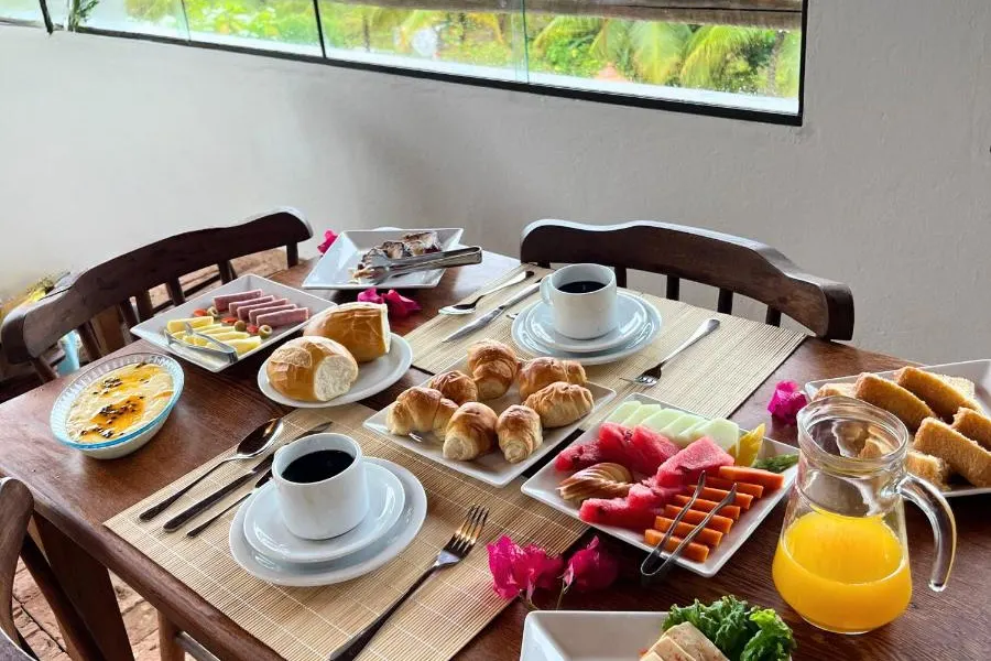 Café da manhã e refeições da pousada