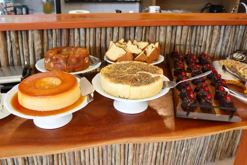 Café da manhã e refeições da pousada