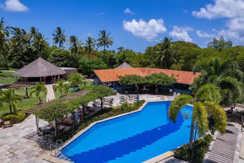 Piscina do resort