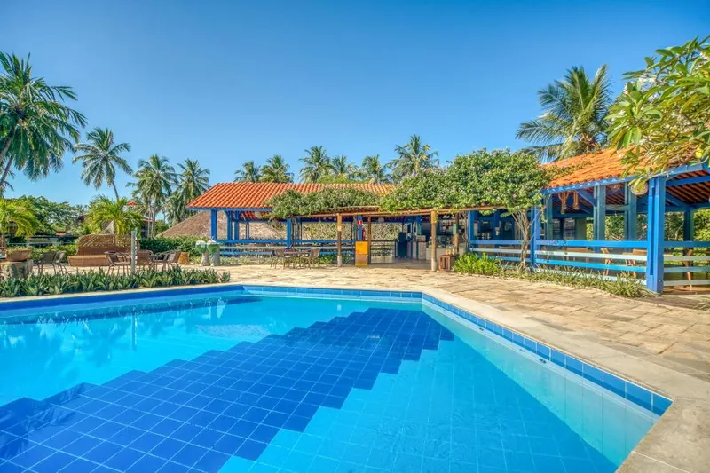 Piscina do resort
