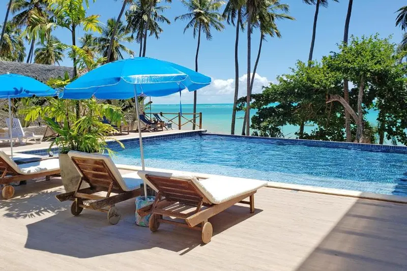 Piscina do hotel