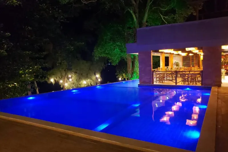 Piscina do hotel