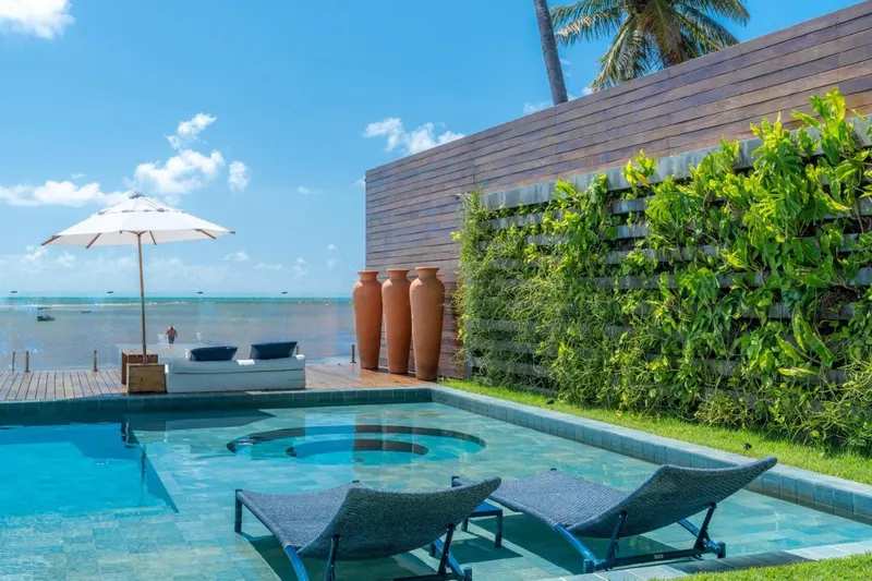 Piscina do hotel